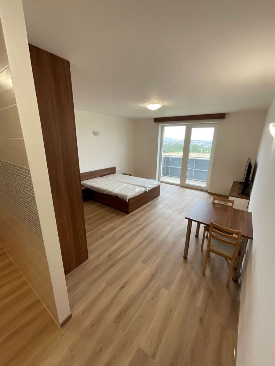 Pronájem bytu 1+kk 40 m², Žitavská, Jihlava, Kraj Vysočina Pronájem bytu 1+kk 40 m², Žitavská, Jihlava, Kraj Vysočina
