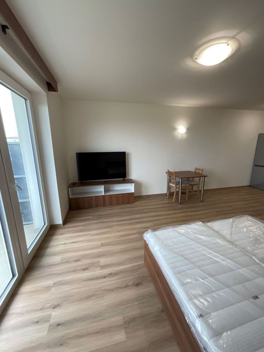 Pronájem bytu 1+kk 40 m², Žitavská, Jihlava, Kraj Vysočina Pronájem bytu 1+kk 40 m², Žitavská, Jihlava, Kraj Vysočina