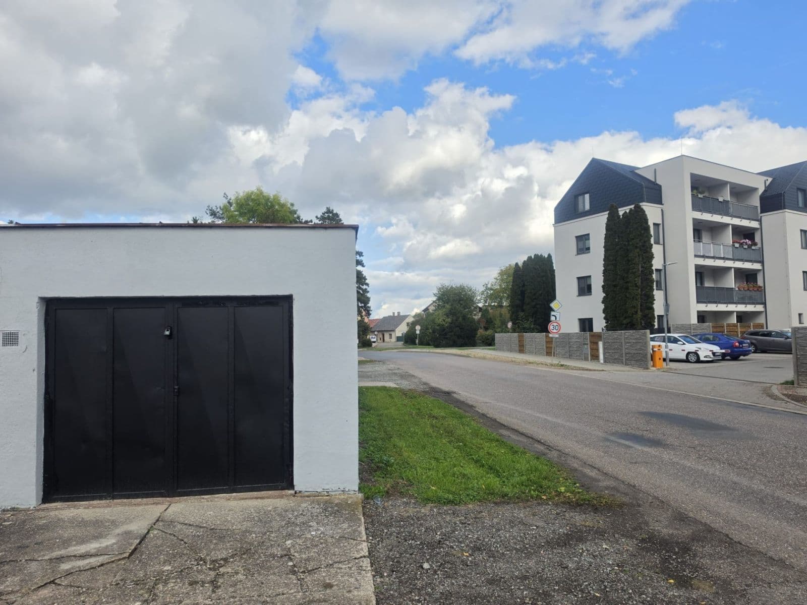 Pronájem garáže 20 m², Smiřice, Královéhradecký kraj Pronájem garáže 20 m², Smiřice, Královéhradecký kraj