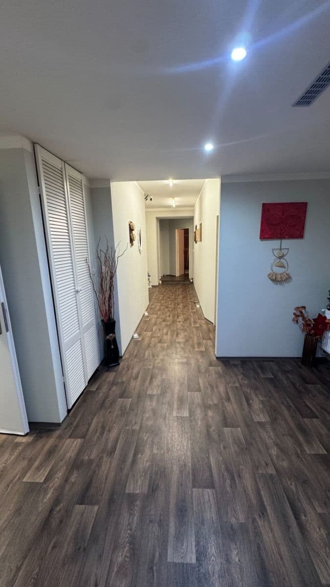 Prodej nebytového prostoru 200 m², Velehradská, Praha, Praha Prodej nebytového prostoru 200 m², Velehradská, Praha, Praha