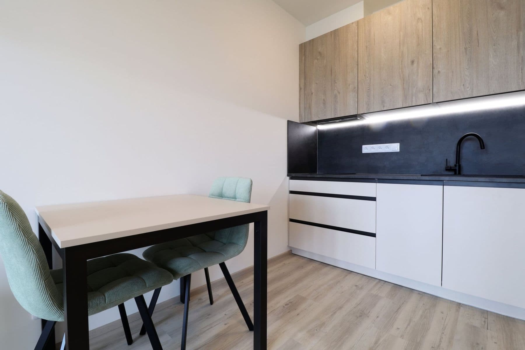 Pronájem bytu 1+kk 34 m², Výstavní, Praha, Praha Pronájem bytu 1+kk 34 m², Výstavní, Praha, Praha