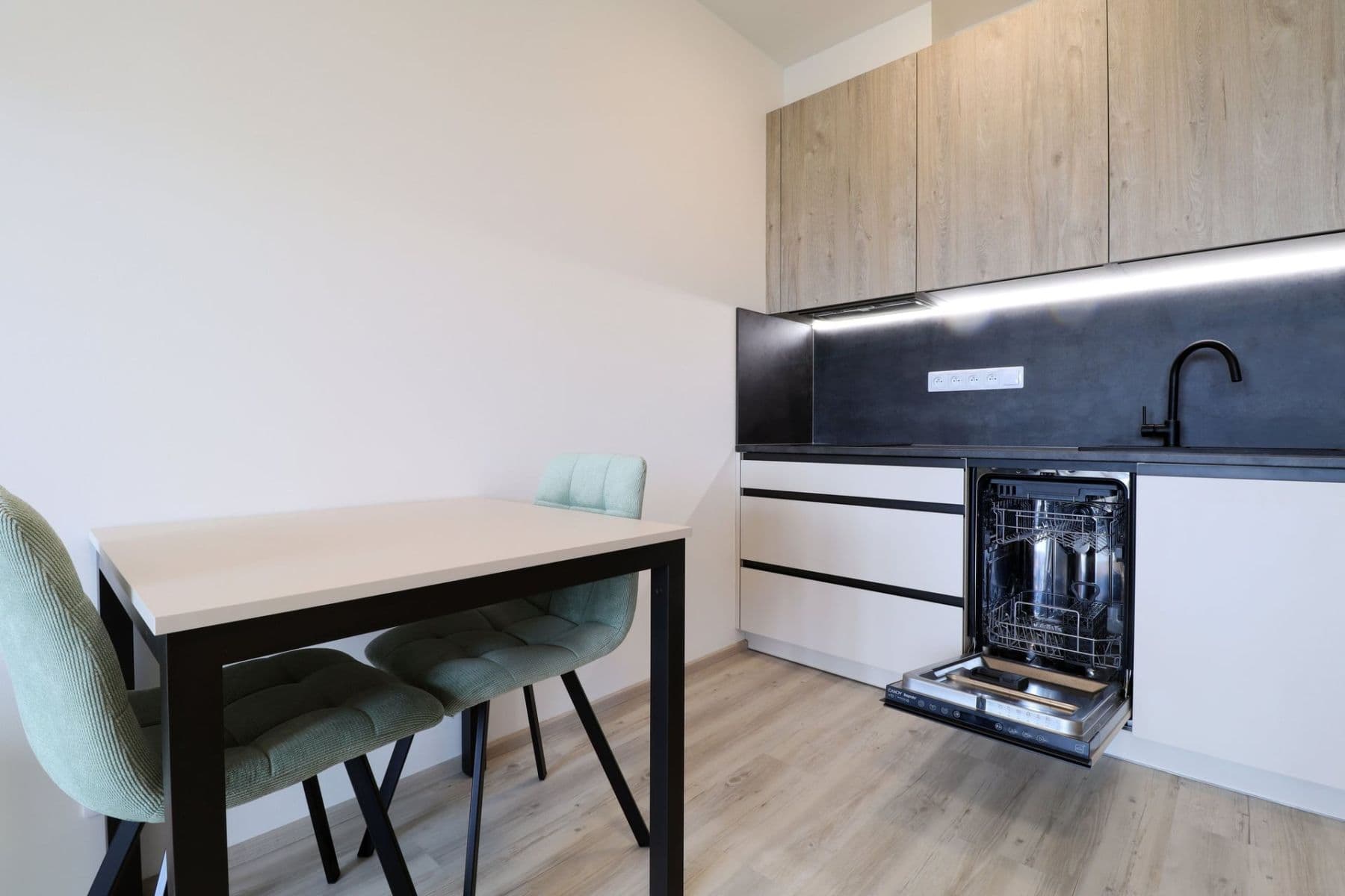 Pronájem bytu 1+kk 34 m², Výstavní, Praha, Praha Pronájem bytu 1+kk 34 m², Výstavní, Praha, Praha