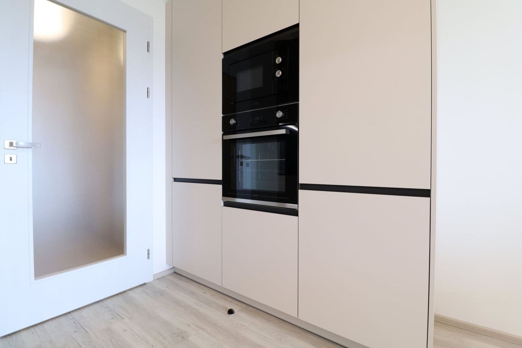 Pronájem bytu 1+kk 34 m², Výstavní, Praha, Praha Pronájem bytu 1+kk 34 m², Výstavní, Praha, Praha