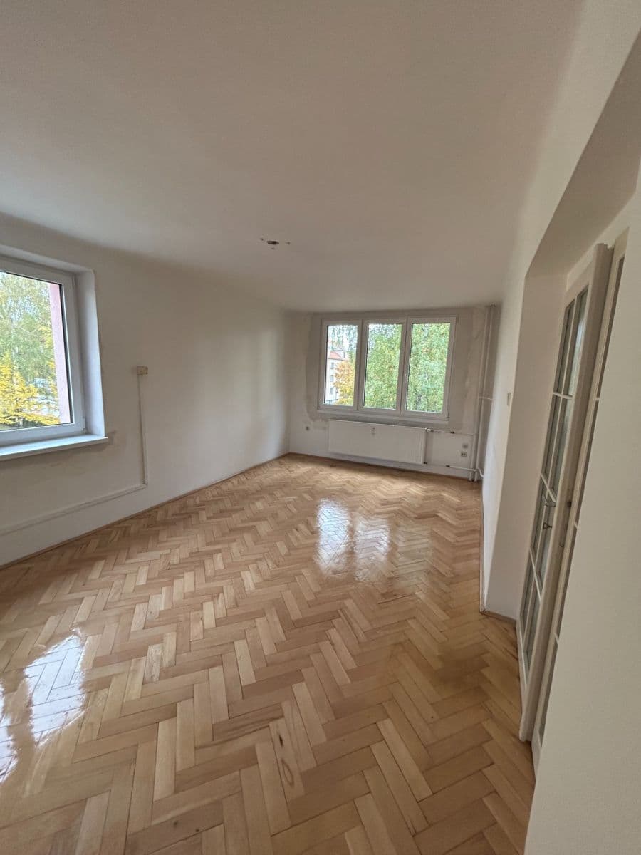 Prodej bytu 3+1 68 m², Souběžná, Třeboň, Jihočeský kraj Prodej bytu 3+1 68 m², Souběžná, Třeboň, Jihočeský kraj