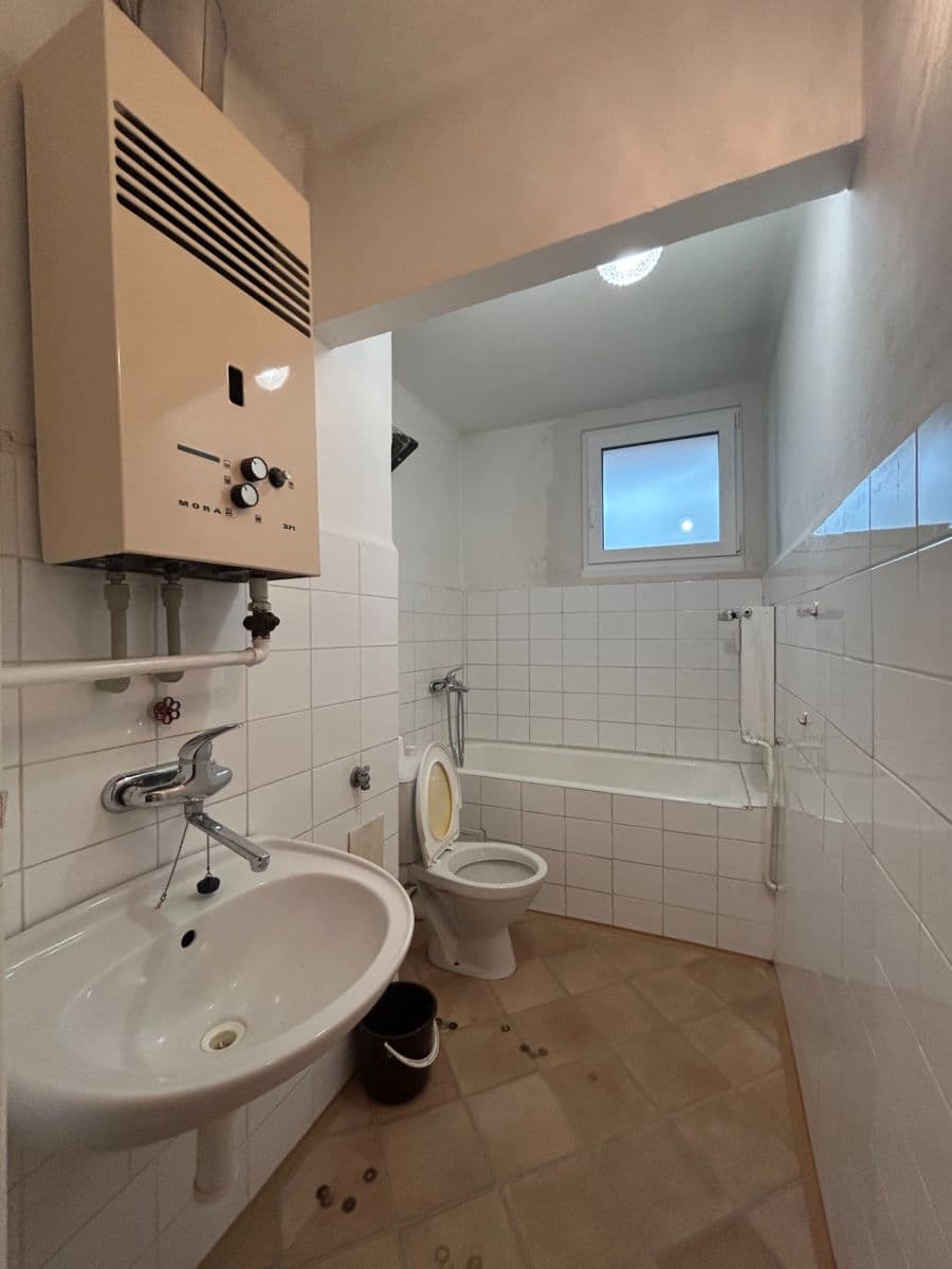 Prodej bytu 3+1 68 m², Souběžná, Třeboň, Jihočeský kraj Prodej bytu 3+1 68 m², Souběžná, Třeboň, Jihočeský kraj