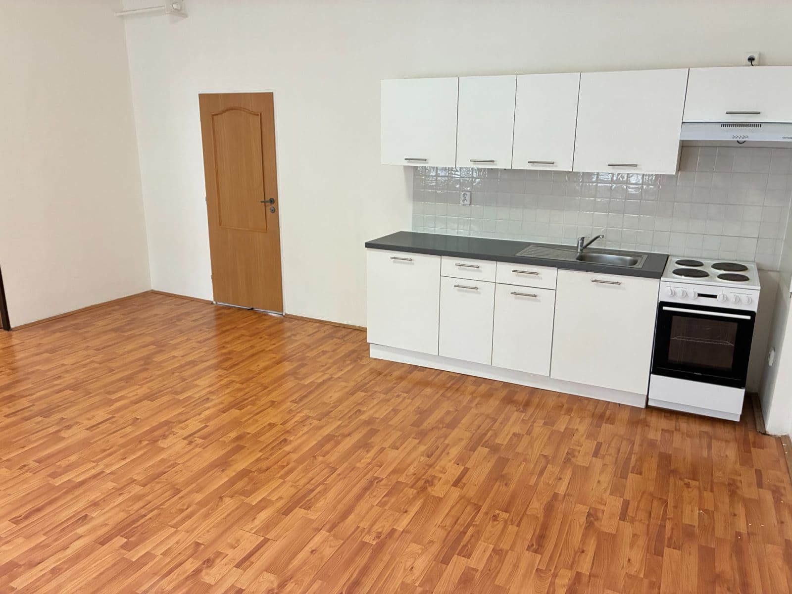 Pronájem bytu 2+kk 81 m², T. G. Masaryka, Karlovy Vary, Karlovarský kraj Pronájem bytu 2+kk 81 m², T. G. Masaryka, Karlovy Vary, Karlovarský kraj