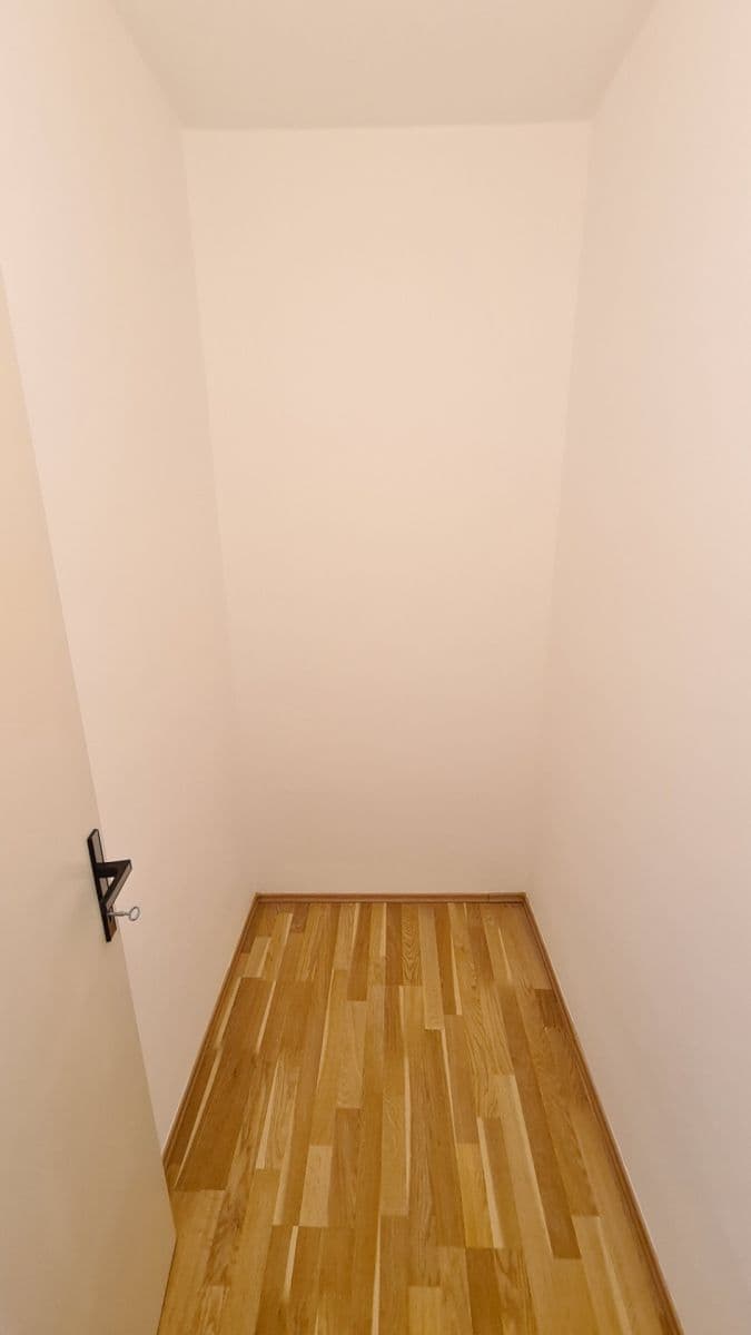Pronájem bytu 3+1 70 m², Pod Pekařkou, Praha, Praha Pronájem bytu 3+1 70 m², Pod Pekařkou, Praha, Praha