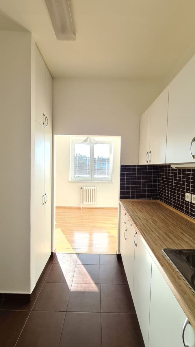 Pronájem bytu 3+1 70 m², Pod Pekařkou, Praha, Praha Pronájem bytu 3+1 70 m², Pod Pekařkou, Praha, Praha