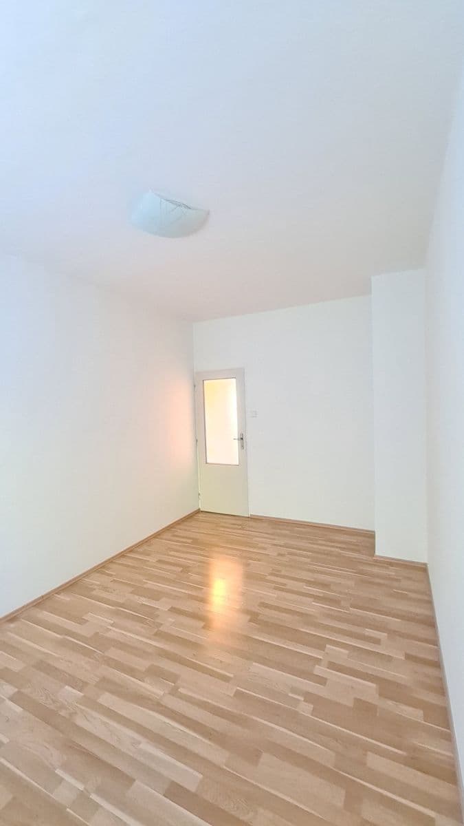 Pronájem bytu 3+1 70 m², Pod Pekařkou, Praha, Praha Pronájem bytu 3+1 70 m², Pod Pekařkou, Praha, Praha