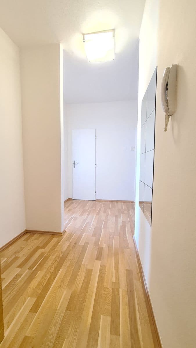 Pronájem bytu 3+1 70 m², Pod Pekařkou, Praha, Praha Pronájem bytu 3+1 70 m², Pod Pekařkou, Praha, Praha