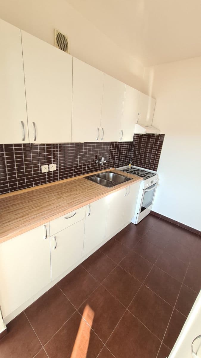 Pronájem bytu 3+1 70 m², Pod Pekařkou, Praha, Praha Pronájem bytu 3+1 70 m², Pod Pekařkou, Praha, Praha
