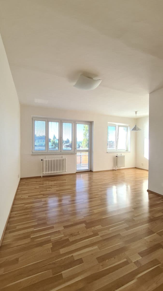 Pronájem bytu 3+1 70 m², Pod Pekařkou, Praha, Praha Pronájem bytu 3+1 70 m², Pod Pekařkou, Praha, Praha