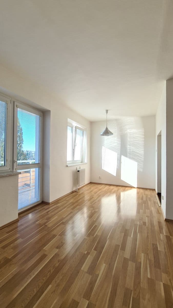 Pronájem bytu 3+1 70 m², Pod Pekařkou, Praha, Praha Pronájem bytu 3+1 70 m², Pod Pekařkou, Praha, Praha