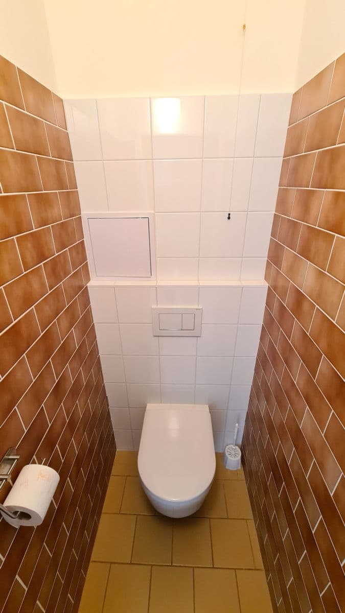 Pronájem bytu 3+1 70 m², Pod Pekařkou, Praha, Praha Pronájem bytu 3+1 70 m², Pod Pekařkou, Praha, Praha