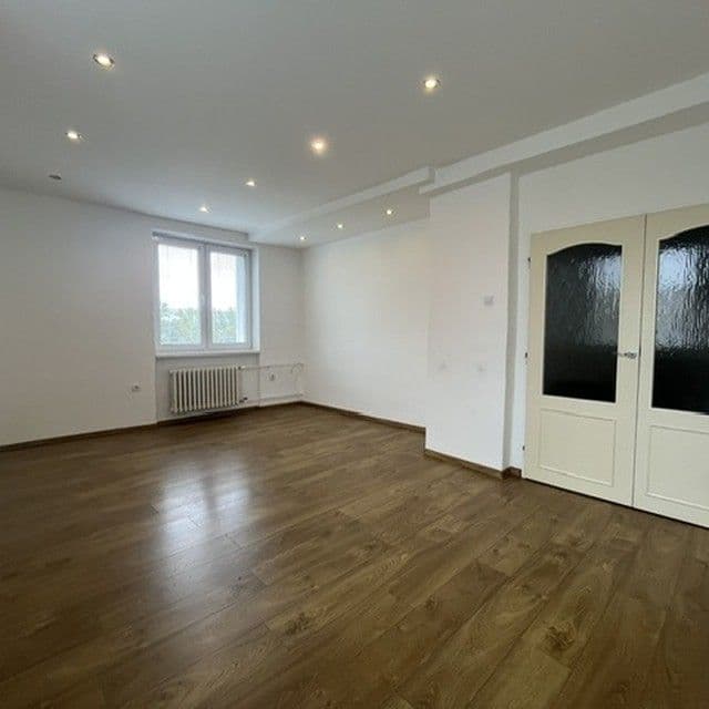 Prodej bytu 3+1 84 m², Nábrežná, Trenčín, Trenčiansky kraj Prodej bytu 3+1 84 m², Nábrežná, Trenčín, Trenčiansky kraj