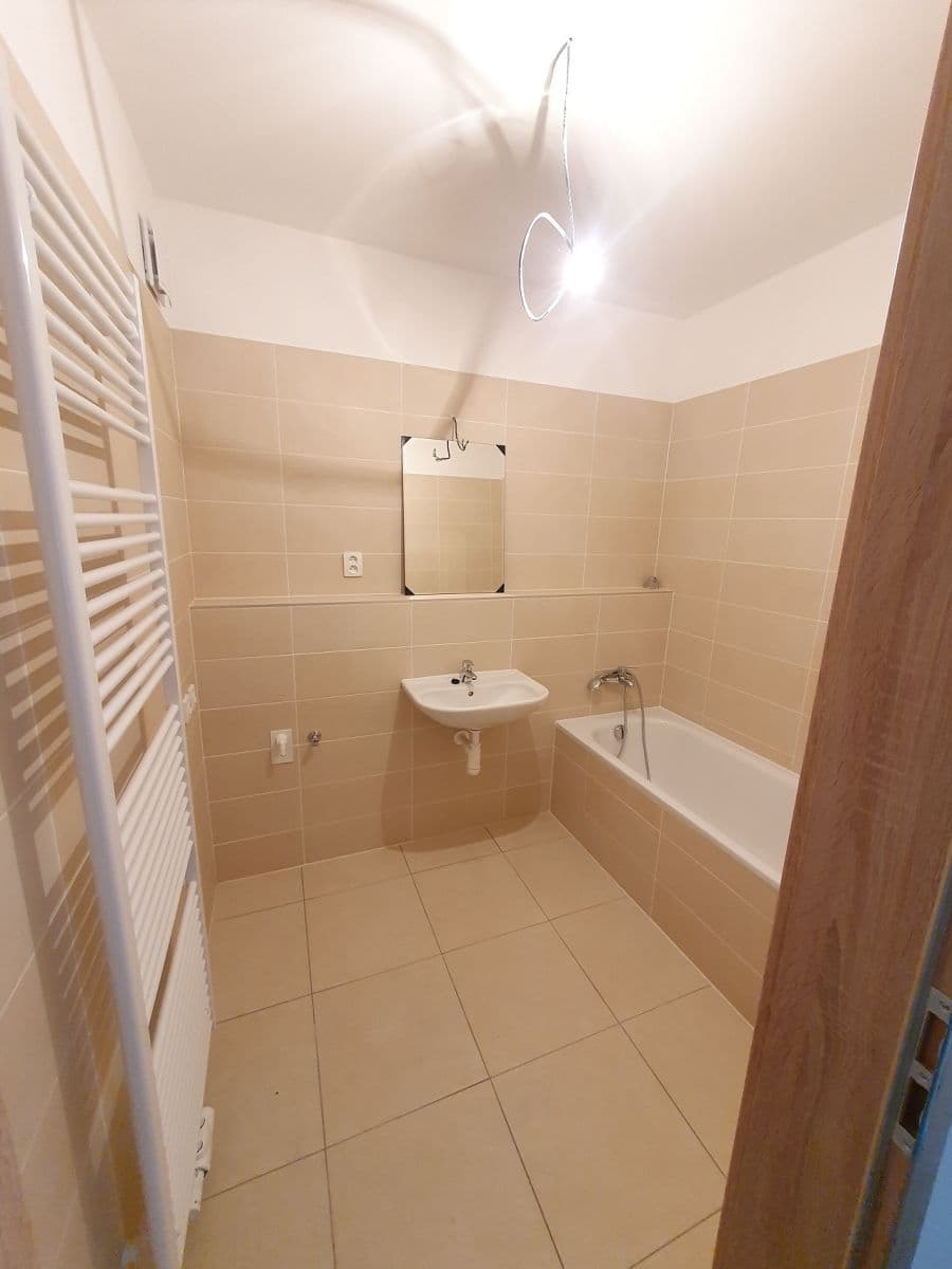 Pronájem bytu 2+kk 59 m², U Parketárny, Unhošť, Středočeský kraj Pronájem bytu 2+kk 59 m², U Parketárny, Unhošť, Středočeský kraj