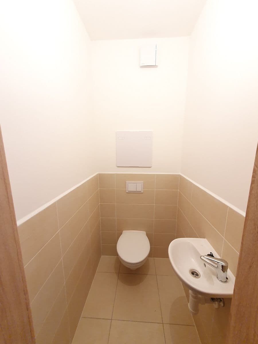 Pronájem bytu 2+kk 59 m², U Parketárny, Unhošť, Středočeský kraj Pronájem bytu 2+kk 59 m², U Parketárny, Unhošť, Středočeský kraj