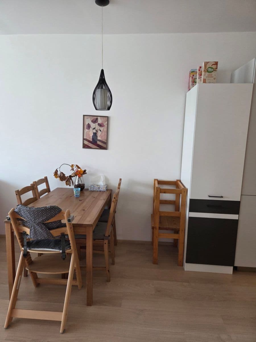 Pronájem bytu 2+kk 59 m², U Parketárny, Unhošť, Středočeský kraj Pronájem bytu 2+kk 59 m², U Parketárny, Unhošť, Středočeský kraj