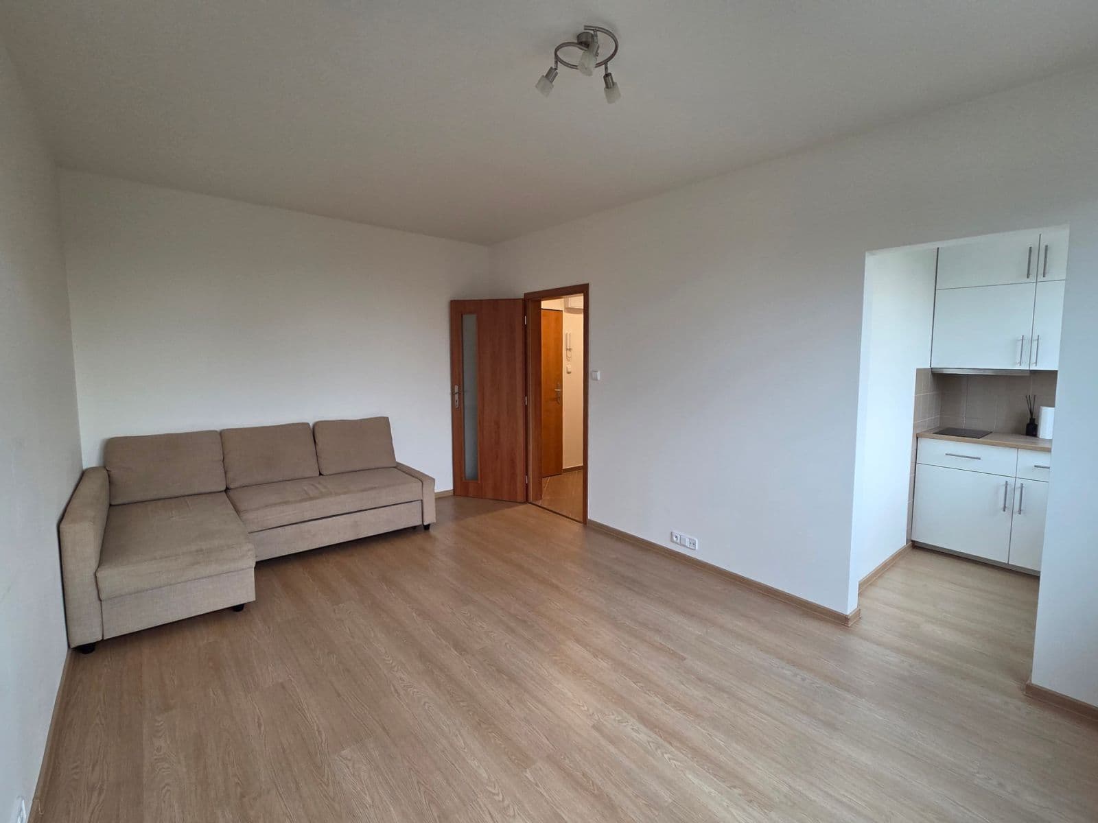 Pronájem bytu 1+1 29 m², Krynická, Praha, Praha Pronájem bytu 1+1 29 m², Krynická, Praha, Praha