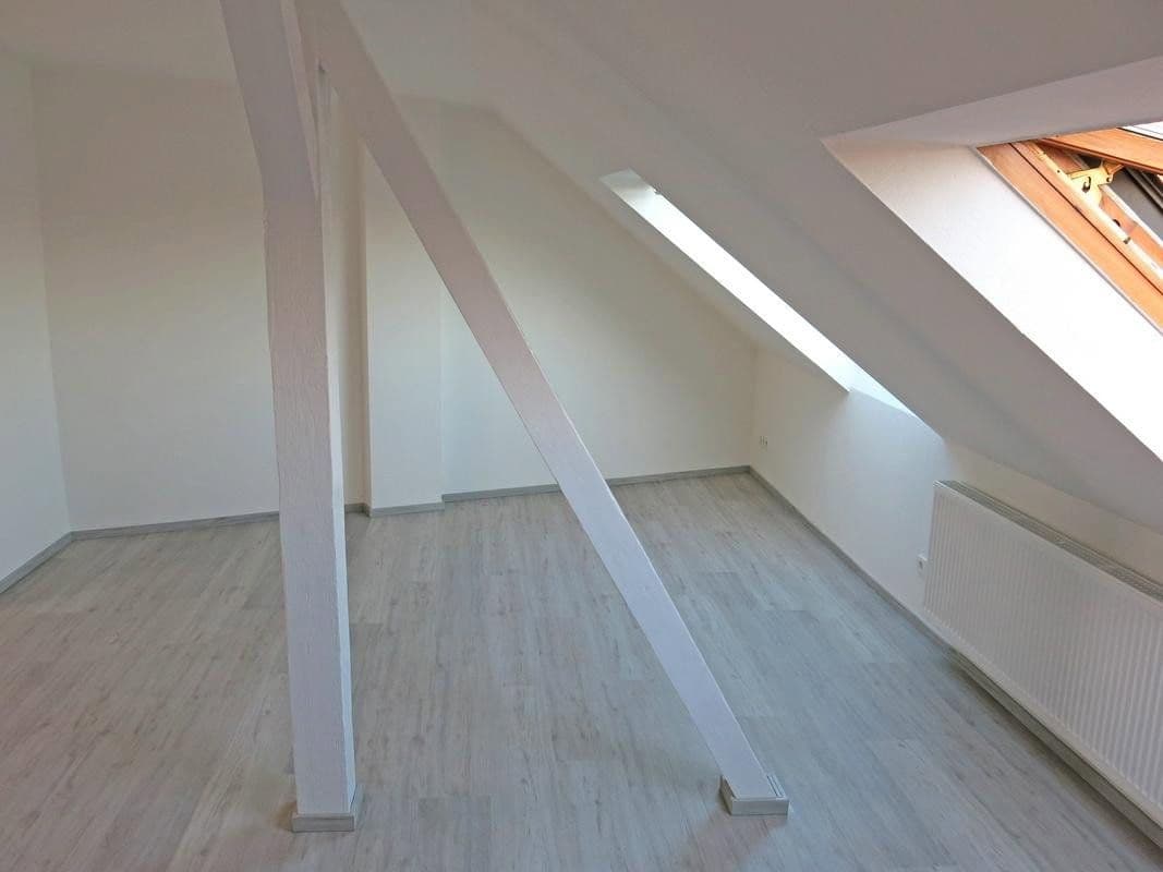 Pronájem bytu 1+1 33 m², Litzenhardtstr. 108, Karlsruhe, Bádensko-Württembersko Pronájem bytu 1+1 33 m², Litzenhardtstr. 108, Karlsruhe, Bádensko-Württembersko