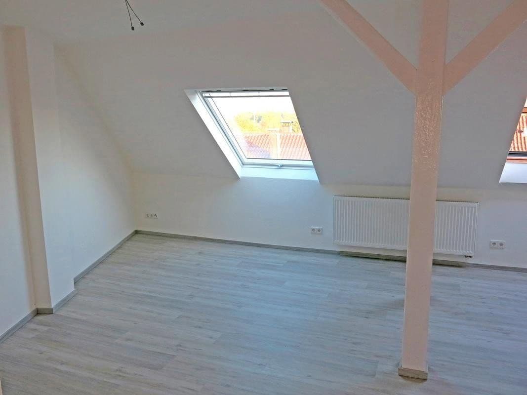 Pronájem bytu 1+1 33 m², Litzenhardtstr. 108, Karlsruhe, Bádensko-Württembersko Pronájem bytu 1+1 33 m², Litzenhardtstr. 108, Karlsruhe, Bádensko-Württembersko