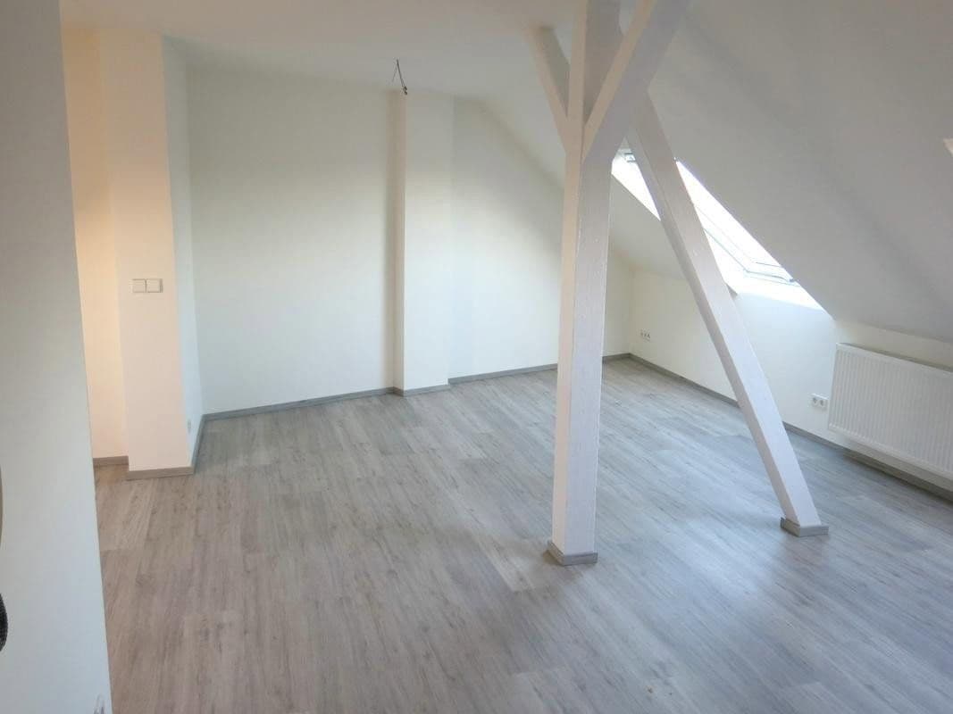 Pronájem bytu 1+1 33 m², Litzenhardtstr. 108, Karlsruhe, Bádensko-Württembersko Pronájem bytu 1+1 33 m², Litzenhardtstr. 108, Karlsruhe, Bádensko-Württembersko