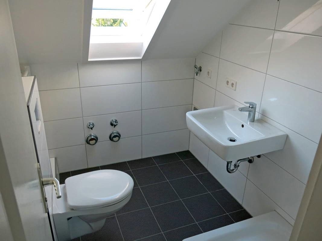 Pronájem bytu 1+1 33 m², Litzenhardtstr. 108, Karlsruhe, Bádensko-Württembersko Pronájem bytu 1+1 33 m², Litzenhardtstr. 108, Karlsruhe, Bádensko-Württembersko