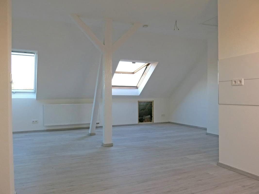 Pronájem bytu 1+1 33 m², Litzenhardtstr. 108, Karlsruhe, Bádensko-Württembersko Pronájem bytu 1+1 33 m², Litzenhardtstr. 108, Karlsruhe, Bádensko-Württembersko