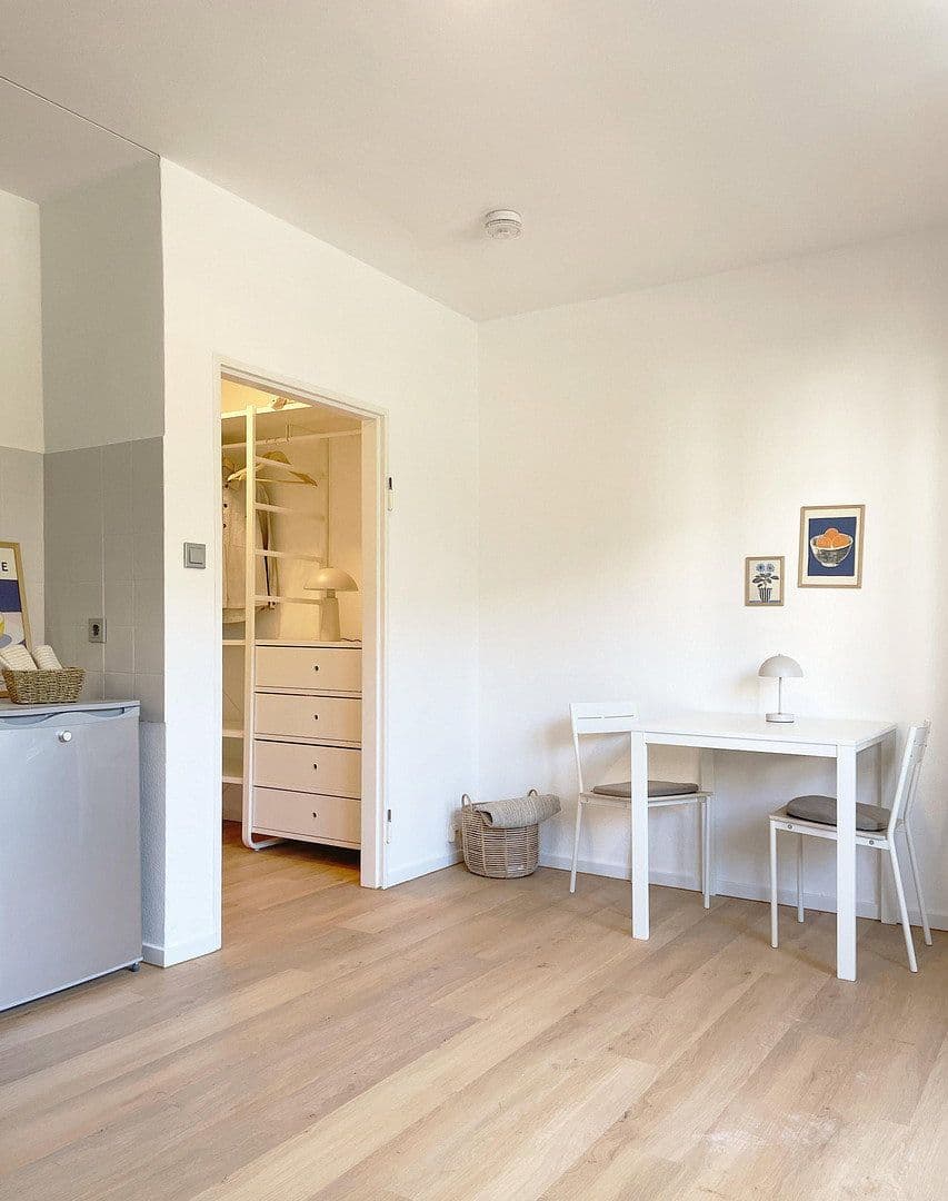Pronájem bytu 1+1 22 m², Mannheim, Bádensko-Württembersko Pronájem bytu 1+1 22 m², Mannheim, Bádensko-Württembersko