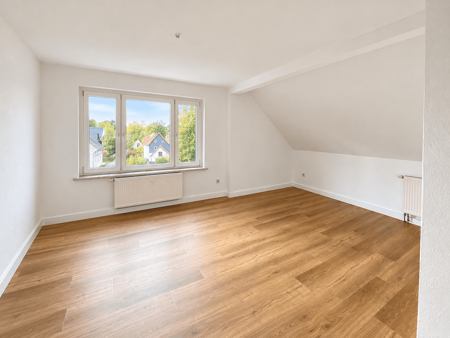 Pronájem bytu 3+kk 70 m², Langenbernsdorf, Sasko Pronájem bytu 3+kk 70 m², Langenbernsdorf, Sasko