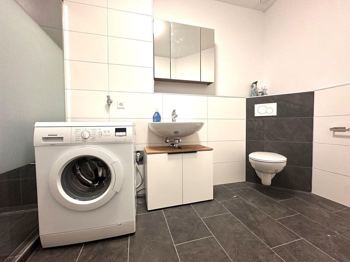 Pronájem bytu 3+1 66 m², Bahnhofstraße 1, Sindelfingen, Bádensko-Württembersko Pronájem bytu 3+1 66 m², Bahnhofstraße 1, Sindelfingen, Bádensko-Württembersko