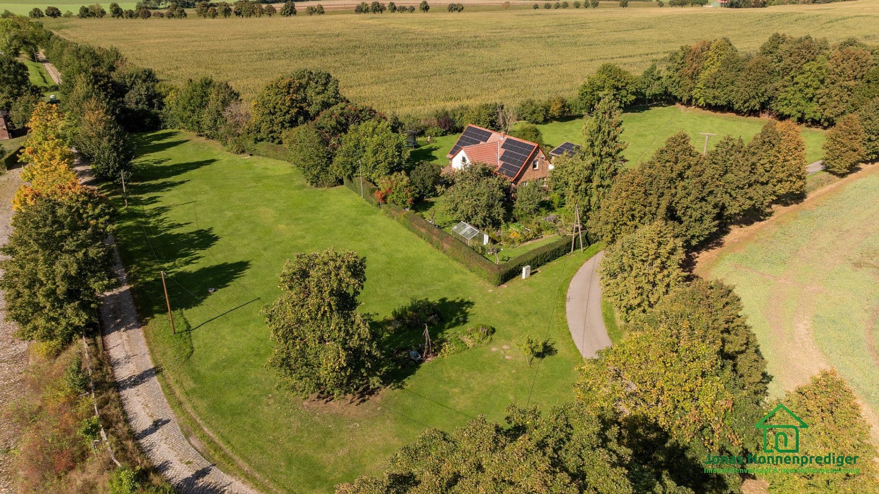 Prodej domu 185 m², pozemek 8.658 m², Bahnhofsweg 8, Alt Sührkow, Mecklenburg-Vorpommern Prodej domu 185 m², pozemek 8.658 m², Bahnhofsweg 8, Alt Sührkow, Mecklenburg-Vorpommern