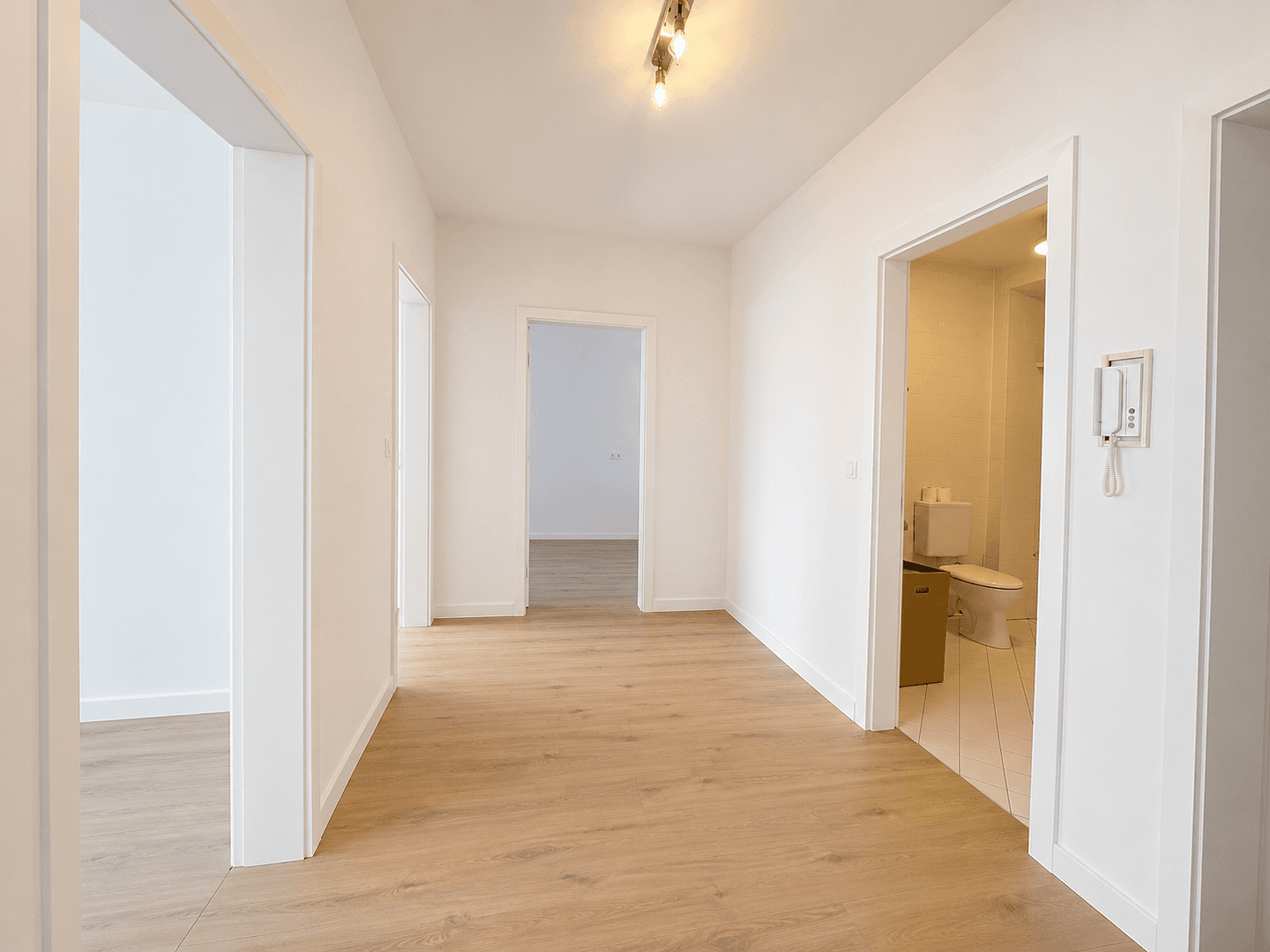 Pronájem bytu 3+1 120 m², F1/4, Mannheim, Bádensko-Württembersko Pronájem bytu 3+1 120 m², F1/4, Mannheim, Bádensko-Württembersko