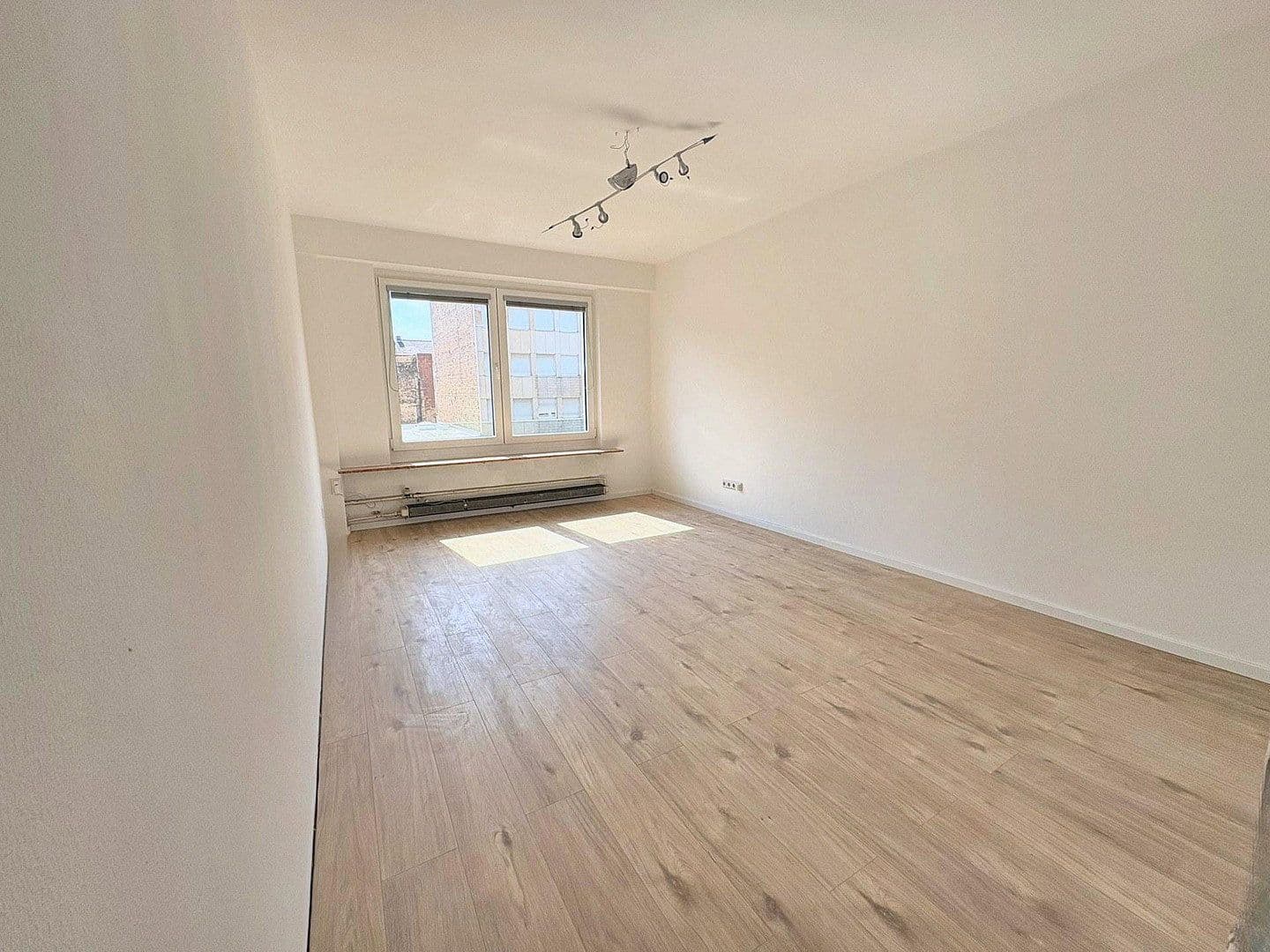 Pronájem bytu 3+1 120 m², F1/4, Mannheim, Bádensko-Württembersko Pronájem bytu 3+1 120 m², F1/4, Mannheim, Bádensko-Württembersko