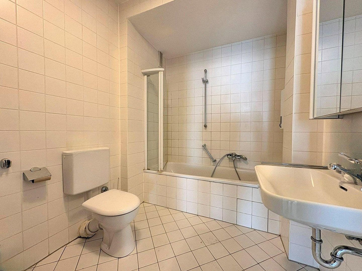 Pronájem bytu 3+1 120 m², F1/4, Mannheim, Bádensko-Württembersko Pronájem bytu 3+1 120 m², F1/4, Mannheim, Bádensko-Württembersko