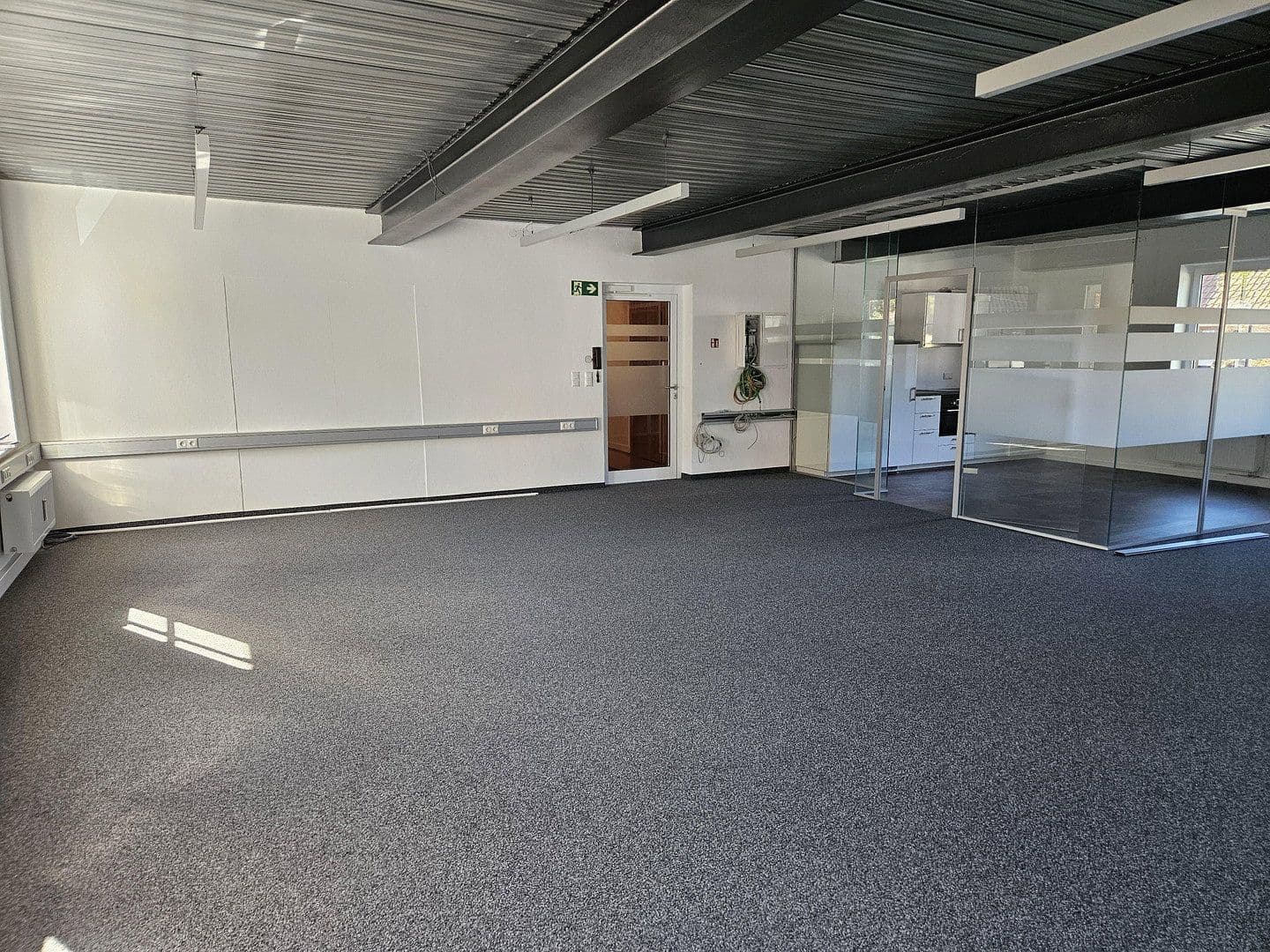 Pronájem kanceláře 133 m², Kirchenstraße 2, Feldkirchen, Bavorsko Pronájem kanceláře 133 m², Kirchenstraße 2, Feldkirchen, Bavorsko