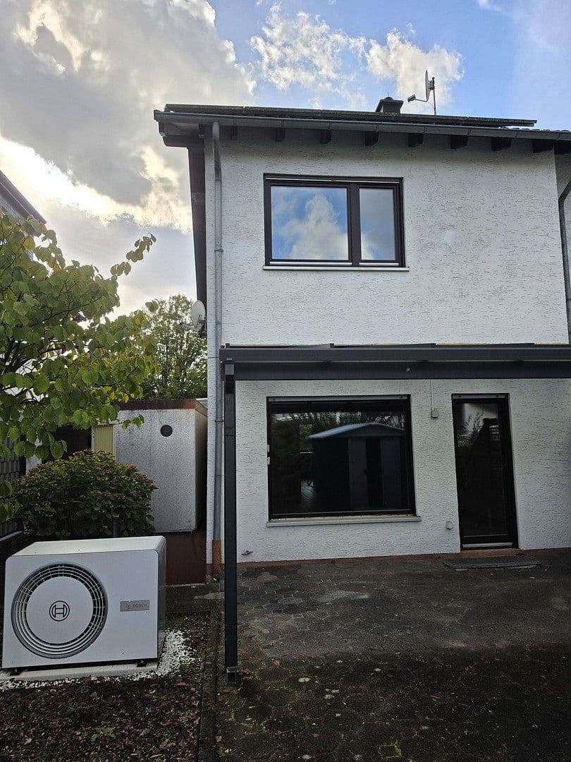 Prodej domu 134 m², pozemek 213 m², Bergisch Gladbach, Severní Porýní-Vestfálsko Prodej domu 134 m², pozemek 213 m², Bergisch Gladbach, Severní Porýní-Vestfálsko