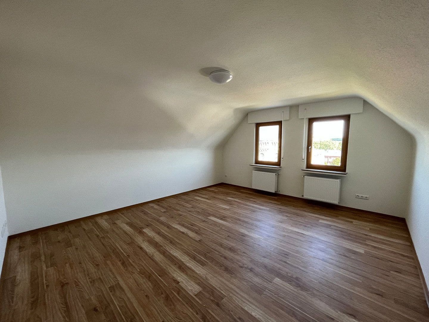 Pronájem bytu 2+1 54 m², Andernach, Porýní-Falc Pronájem bytu 2+1 54 m², Andernach, Porýní-Falc
