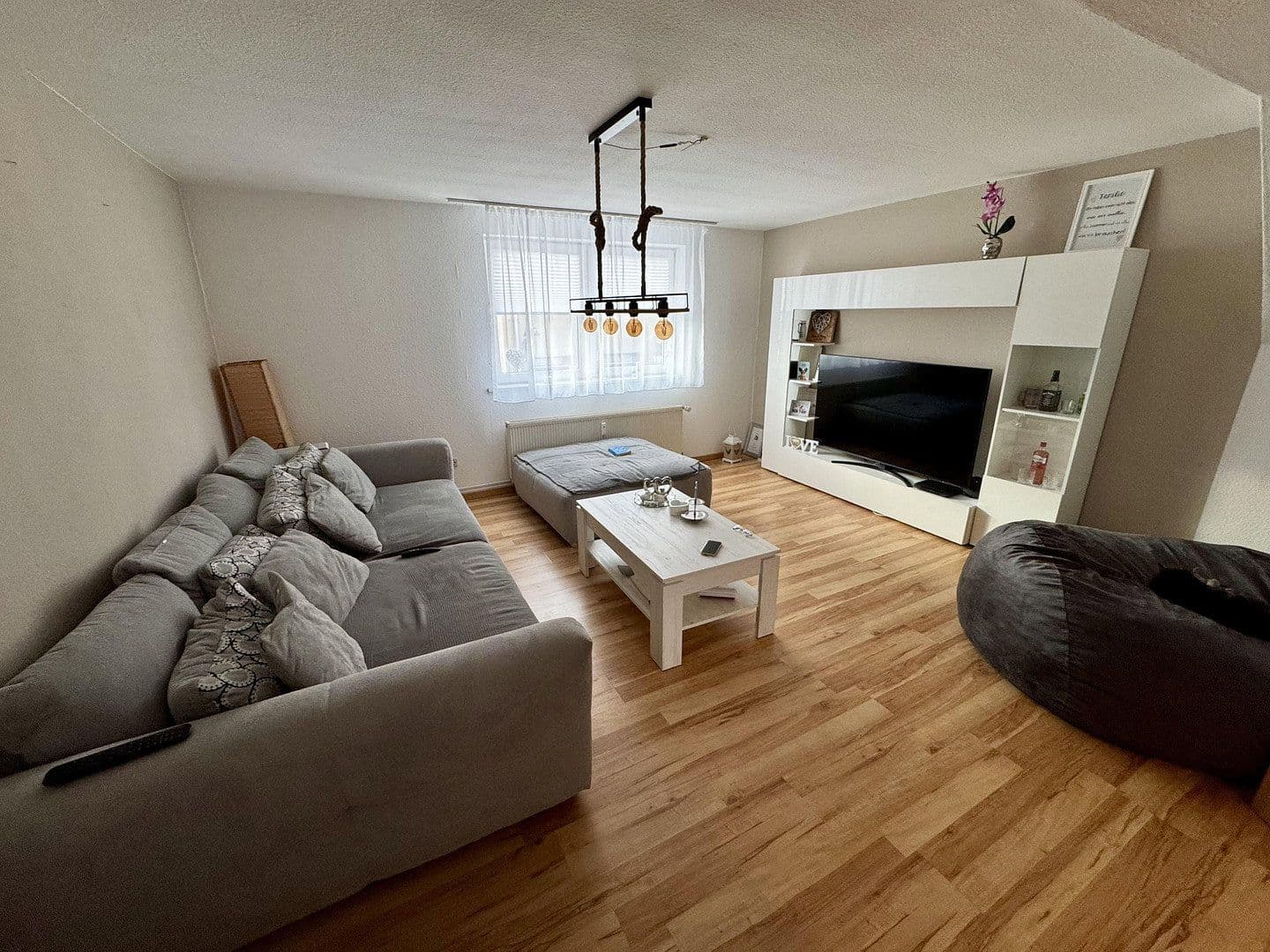 Pronájem bytu 3+1 90 m², Lindenstraße 10, Bodenfelde, Dolní Sasko Pronájem bytu 3+1 90 m², Lindenstraße 10, Bodenfelde, Dolní Sasko