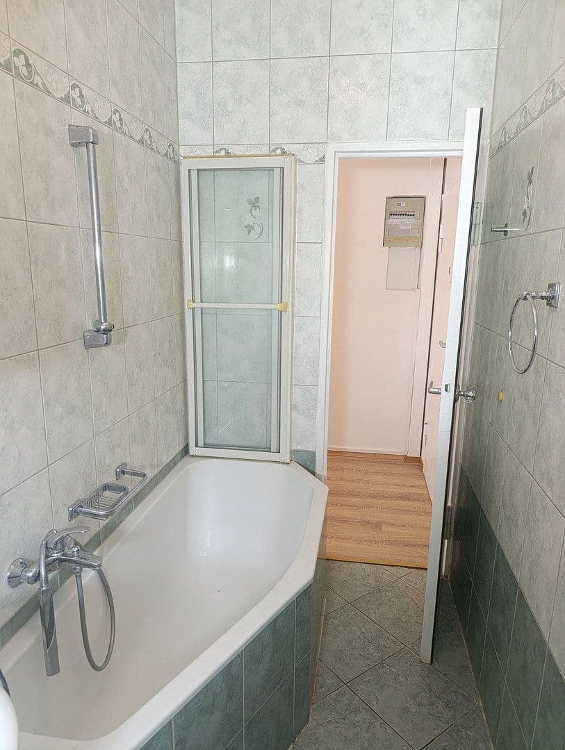 Prodej bytu 2+1 52 m², Friedrichsruher Straße 36, Berlin-Schmargendorf, Berlín Prodej bytu 2+1 52 m², Friedrichsruher Straße 36, Berlin-Schmargendorf, Berlín