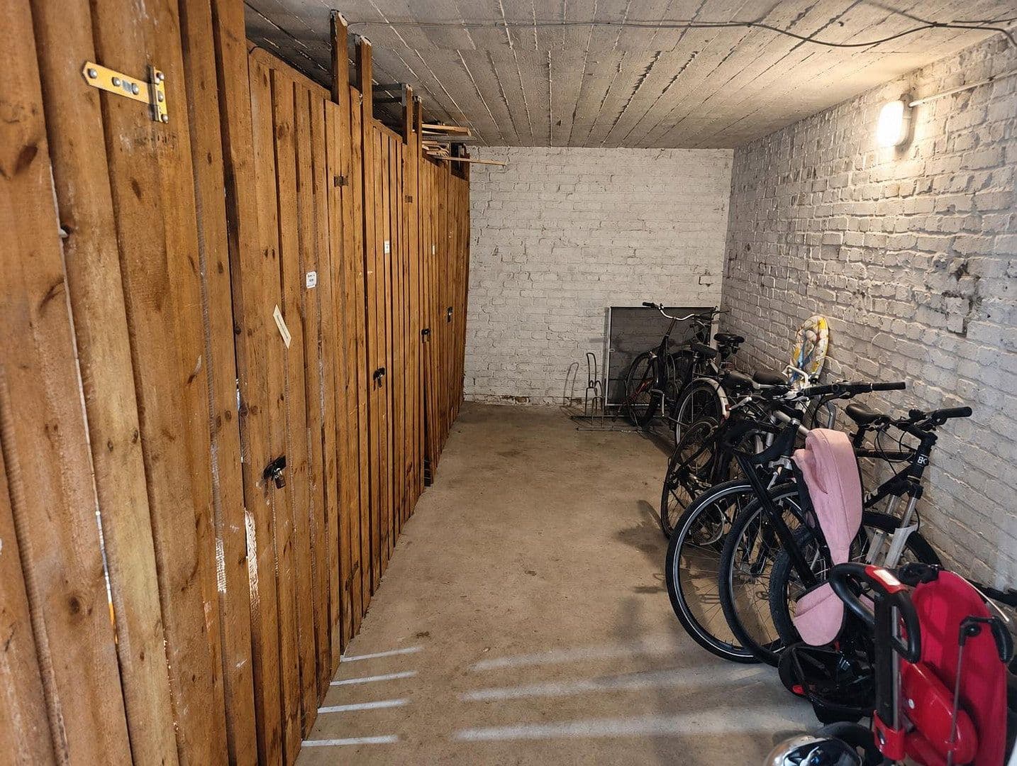 Prodej bytu 2+1 52 m², Friedrichsruher Straße 36, Berlin-Schmargendorf, Berlín Prodej bytu 2+1 52 m², Friedrichsruher Straße 36, Berlin-Schmargendorf, Berlín