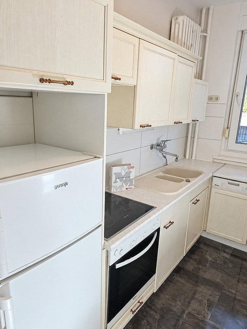 Prodej bytu 2+1 52 m², Friedrichsruher Straße 36, Berlin-Schmargendorf, Berlín Prodej bytu 2+1 52 m², Friedrichsruher Straße 36, Berlin-Schmargendorf, Berlín
