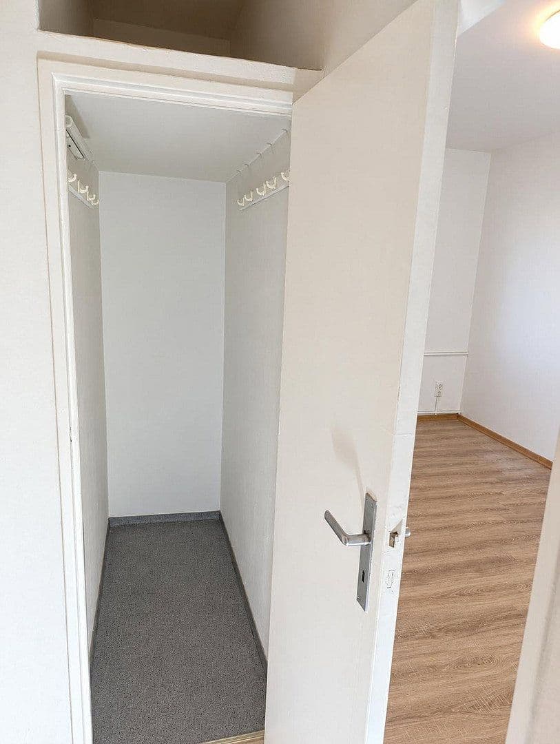 Prodej bytu 2+1 52 m², Friedrichsruher Straße 36, Berlin-Schmargendorf, Berlín Prodej bytu 2+1 52 m², Friedrichsruher Straße 36, Berlin-Schmargendorf, Berlín