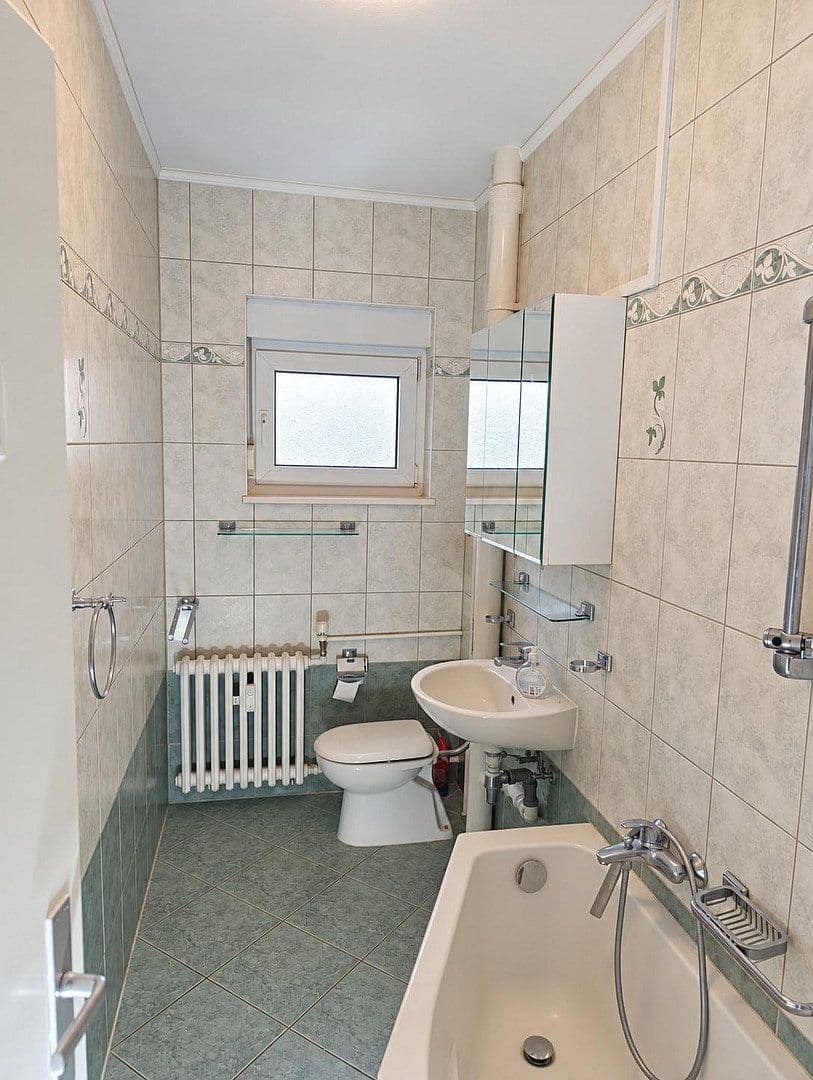 Prodej bytu 2+1 52 m², Friedrichsruher Straße 36, Berlin-Schmargendorf, Berlín Prodej bytu 2+1 52 m², Friedrichsruher Straße 36, Berlin-Schmargendorf, Berlín