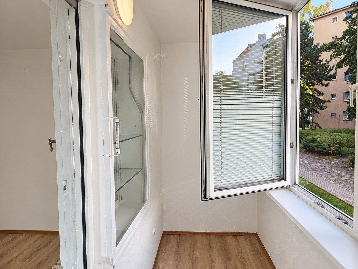 Prodej bytu 2+1 52 m², Friedrichsruher Straße 36, Berlin-Schmargendorf, Berlín Prodej bytu 2+1 52 m², Friedrichsruher Straße 36, Berlin-Schmargendorf, Berlín