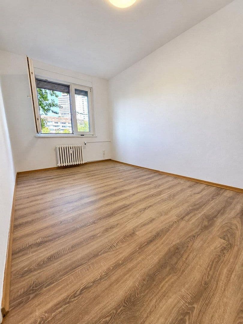 Prodej bytu 2+1 52 m², Friedrichsruher Straße 36, Berlin-Schmargendorf, Berlín Prodej bytu 2+1 52 m², Friedrichsruher Straße 36, Berlin-Schmargendorf, Berlín