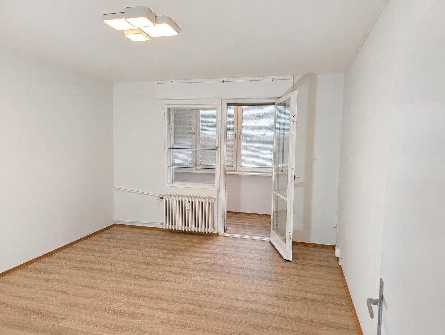 Prodej bytu 2+1 52 m², Friedrichsruher Straße 36, Berlin-Schmargendorf, Berlín Prodej bytu 2+1 52 m², Friedrichsruher Straße 36, Berlin-Schmargendorf, Berlín