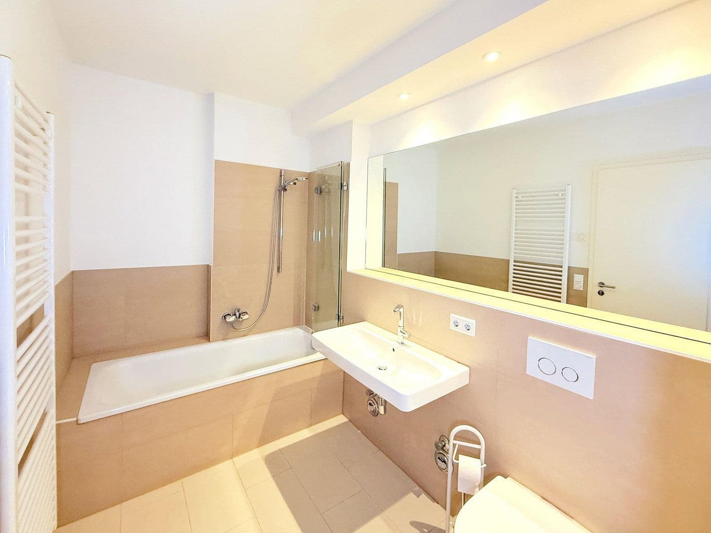 Prodej bytu 4+1 102 m², Jürgen-Töpfer-Str. 45, Hamburg, Hamburg Prodej bytu 4+1 102 m², Jürgen-Töpfer-Str. 45, Hamburg, Hamburg