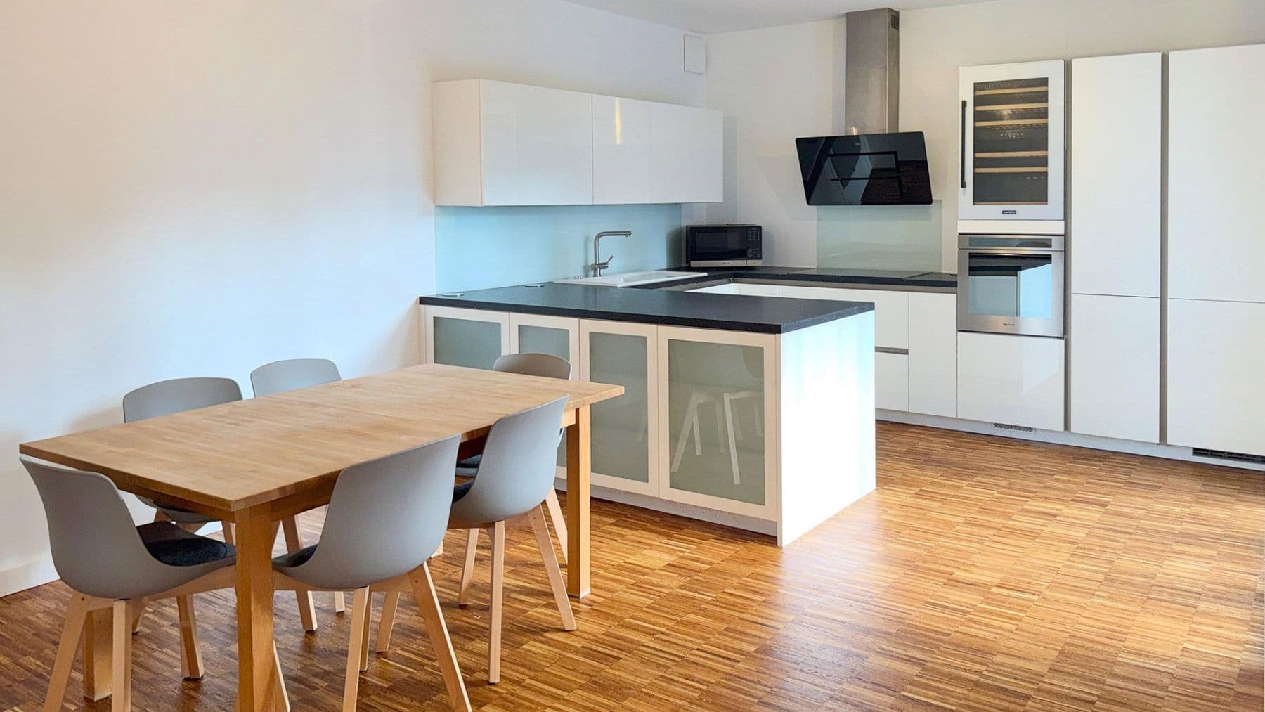 Prodej bytu 4+1 102 m², Jürgen-Töpfer-Str. 45, Hamburg, Hamburg Prodej bytu 4+1 102 m², Jürgen-Töpfer-Str. 45, Hamburg, Hamburg