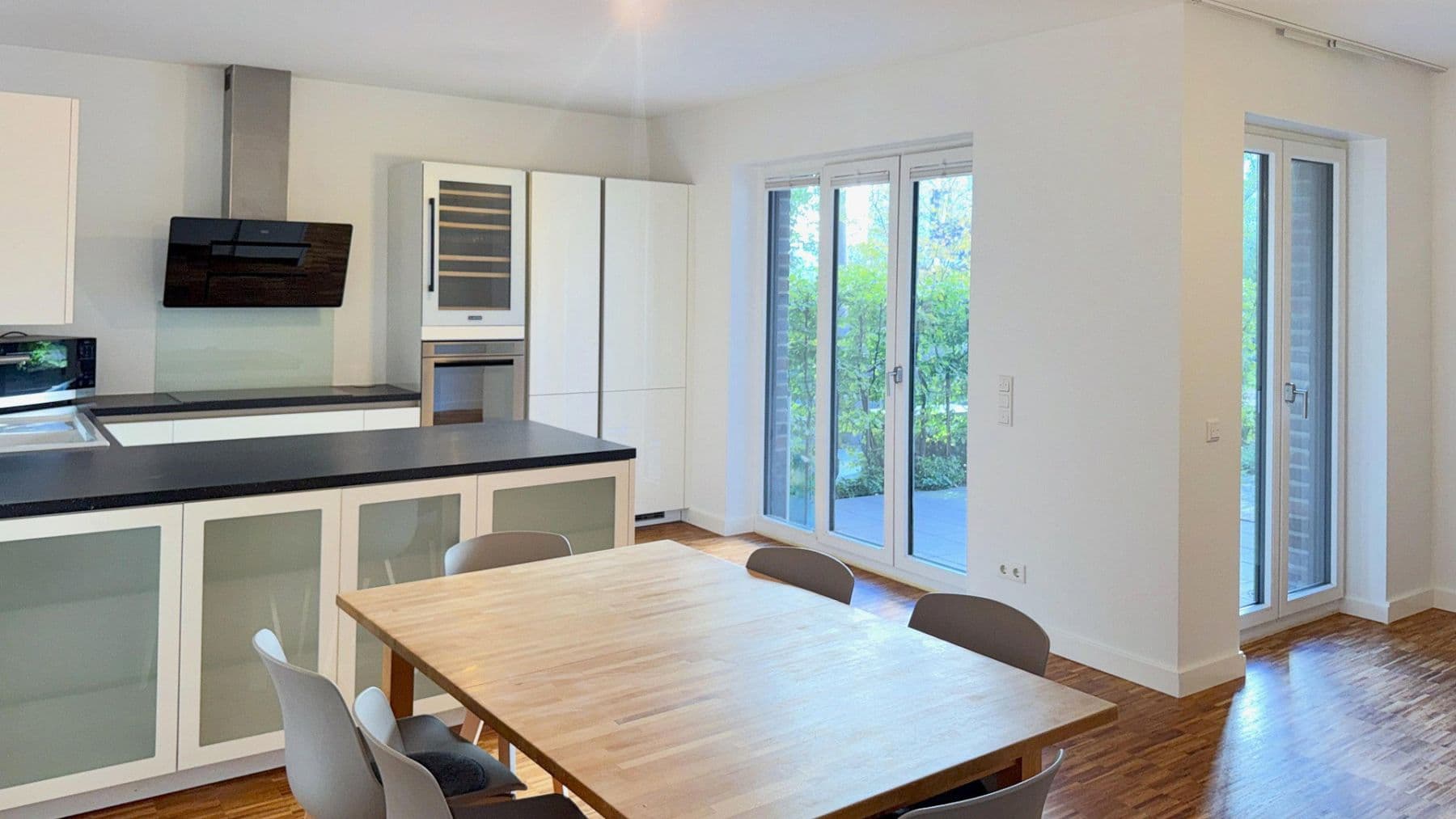 Prodej bytu 4+1 102 m², Jürgen-Töpfer-Str. 45, Hamburg, Hamburg Prodej bytu 4+1 102 m², Jürgen-Töpfer-Str. 45, Hamburg, Hamburg